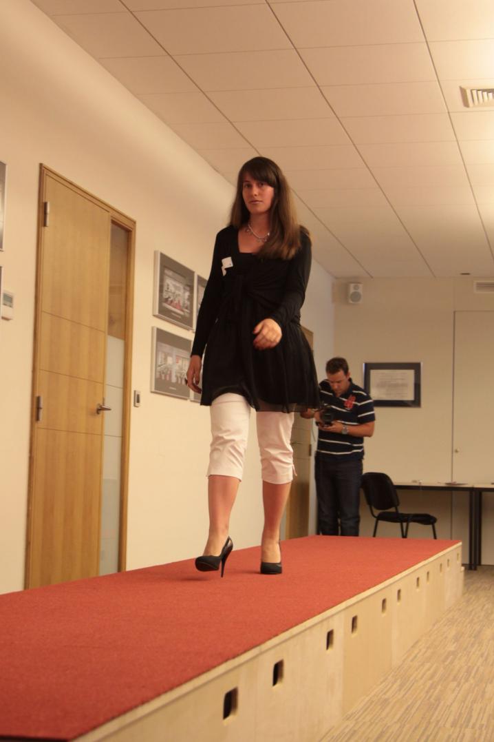 cours marcher en talons (24).JPG