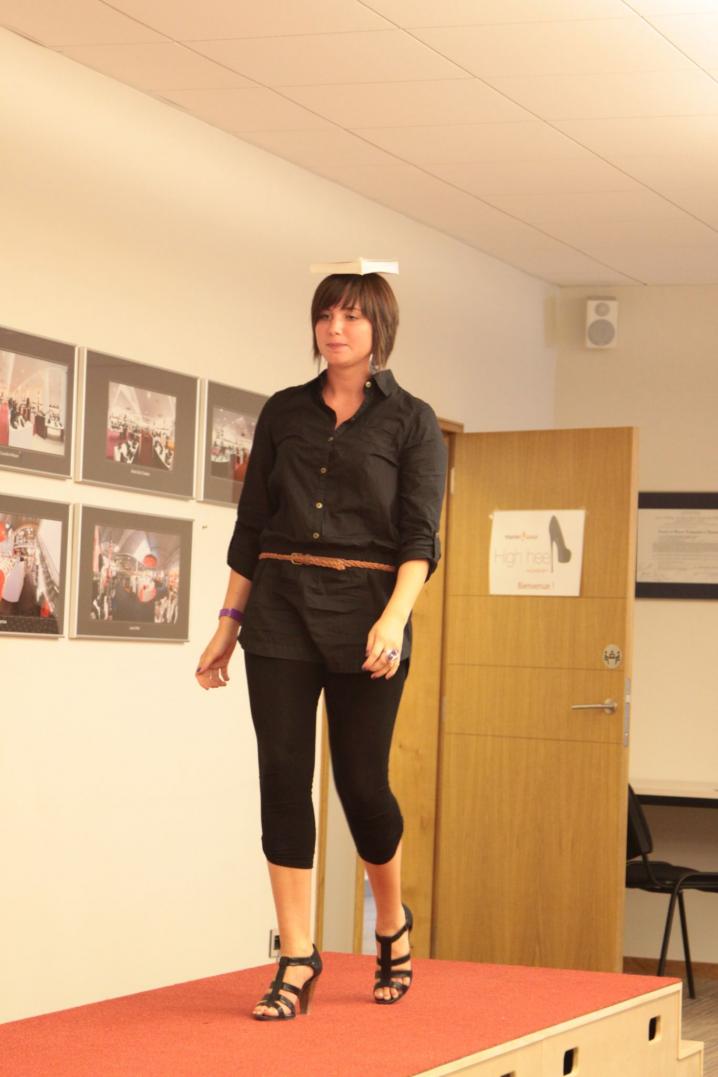 cours marcher en talons (52).JPG