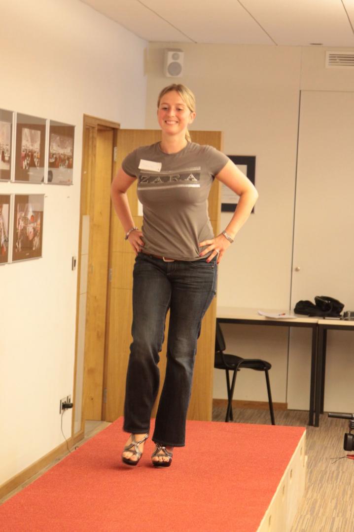 cours marcher en talons (35).JPG