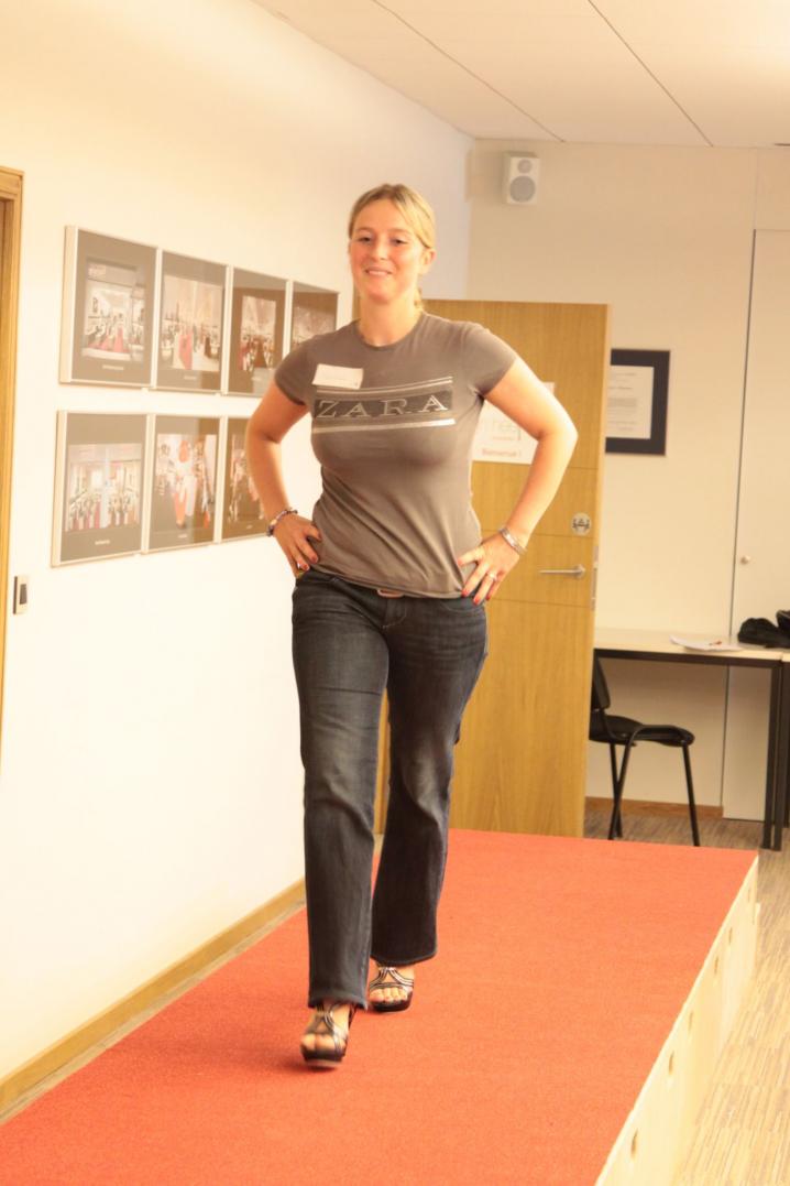 cours marcher en talons (36).JPG