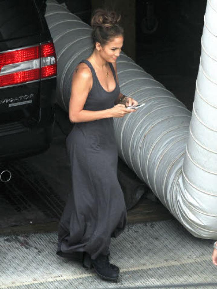 Jennifer Lopez robe summer