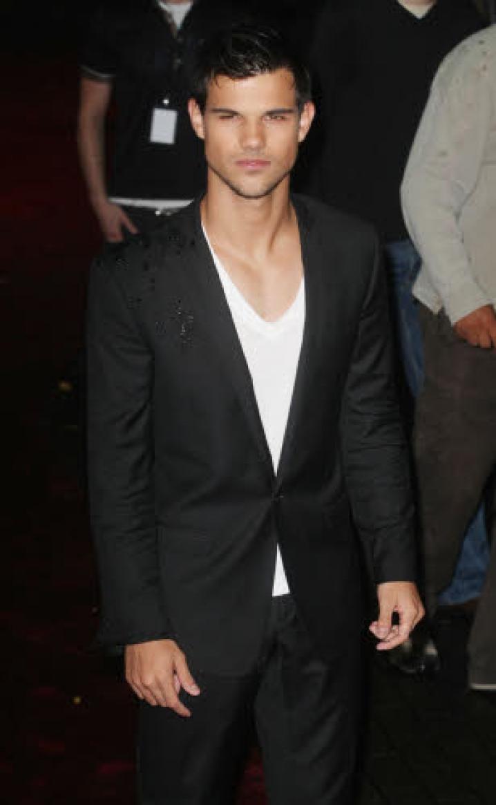 2 Taylor Lautner