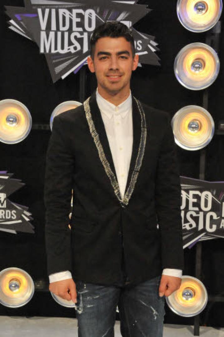 22 Joe Jonas