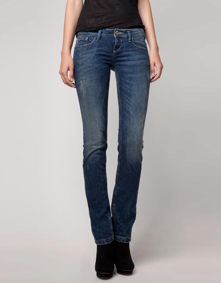 jeans-bershka-12.99-19.99b.jpg NL