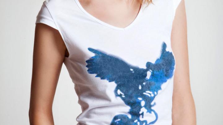 Tim Van Steenbergen en AddMyBerry ontwerpen exclusief Feeling T-shirt Tim Van Steenbergen en AddMyBerry ontwerpen exclusief Feeling T-shirt