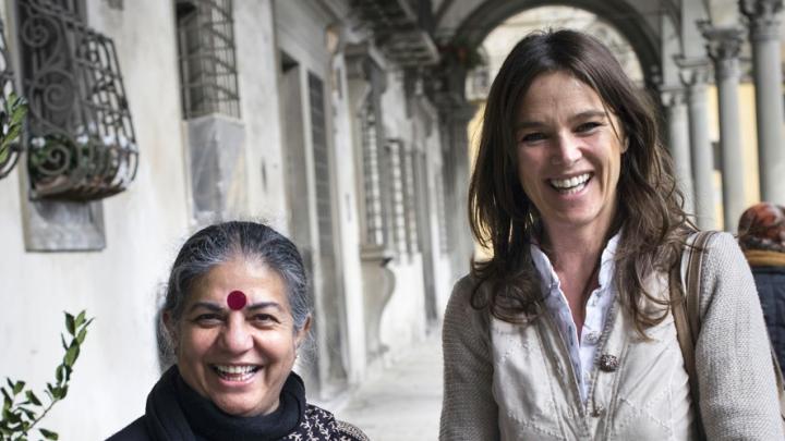Pascale Naessens interviewt Vandana Shiva Pascale Naessens interviewt Vandana Shiva