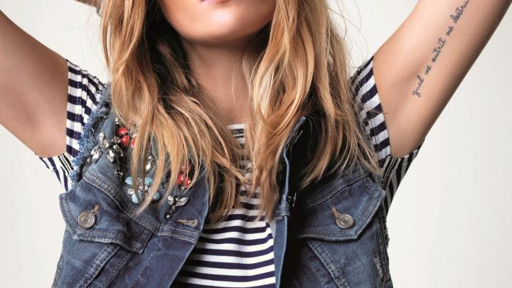En jeans de la tête aux pieds En jeans de la tête aux pieds