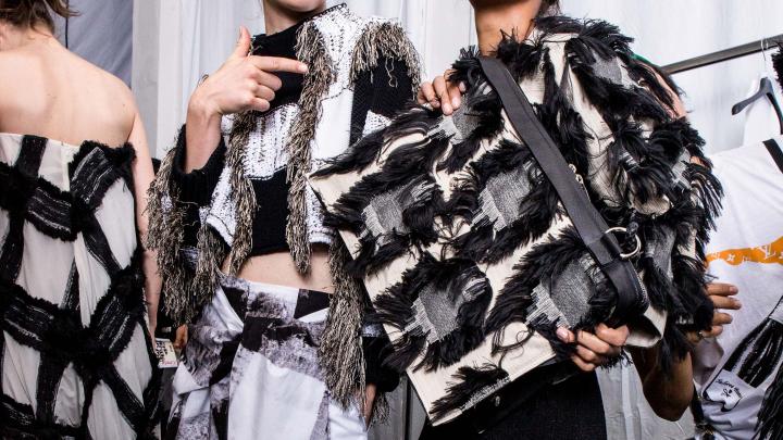 3 x monochrome looks voor de zomer 3 x monochrome looks voor de zomer