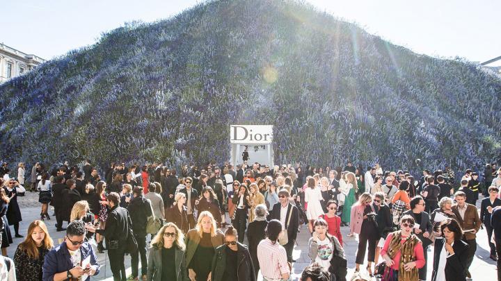 Zo kwam het prachtige decor van Dior tot stand Zo kwam het prachtige decor van Dior tot stand