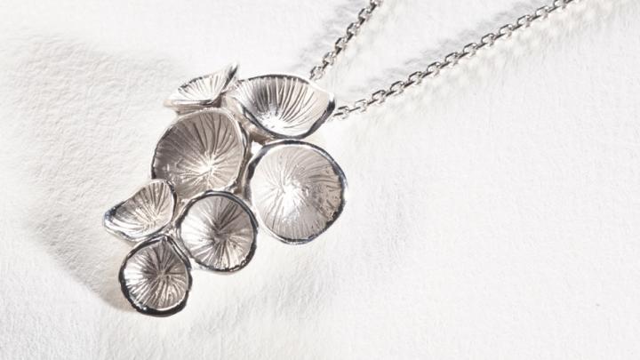 Gagnez un pendentif Chris Alexxa! Gagnez un pendentif Chris Alexxa!