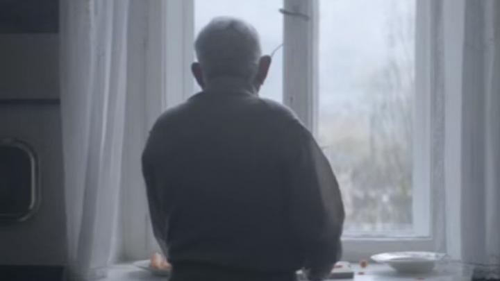 Deze opa herinnert ons waar Kerst echt om draait Deze opa herinnert ons waar Kerst echt om draait