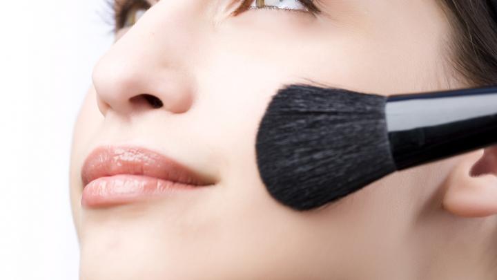 Zo blijft je make-up de hele avond zitten Zo blijft je make-up de hele avond zitten