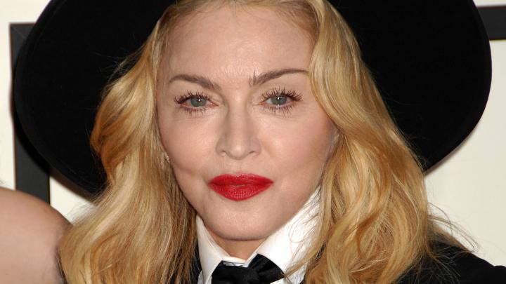 VIDEO: Madonna brengt ode aan David Bowie VIDEO: Madonna brengt ode aan David Bowie