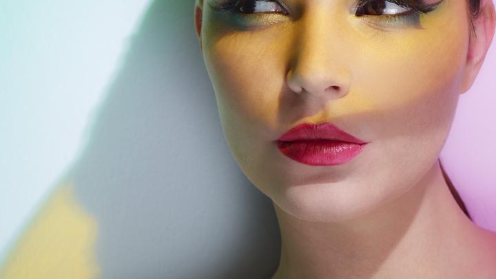 Zo creëer jij een stralende make-up look voor de eerste lentezon Zo creëer jij een stralende make-up look voor de eerste lentezon