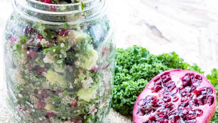 Zo maak je een salade in een glazen pot Zo maak je een salade in een glazen pot