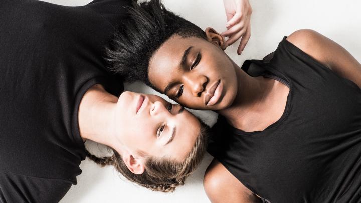 Gastvrouw Elodie Ouedrago lanceert eigen modemerk Gastvrouw Elodie Ouedrago lanceert eigen modemerk