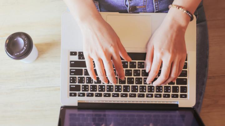 Valérie ging liever freelancen dan zich arbeidsongeschikt te laten verklaren Valérie ging liever freelancen dan zich arbeidsongeschikt te laten verklaren