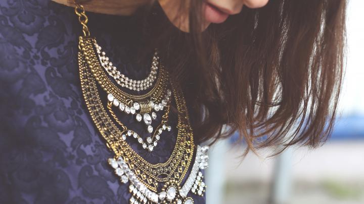 Bijoux: 5 astuces pour les décaler Bijoux: 5 astuces pour les décaler