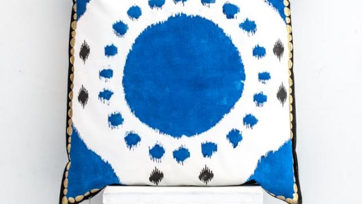 5 coussins peints à la main + posters dédicacés par Isabelle de Borchgrave à gagner 5 coussins peints à la main + posters dédicacés par Isabelle de Borchgrave à gagner