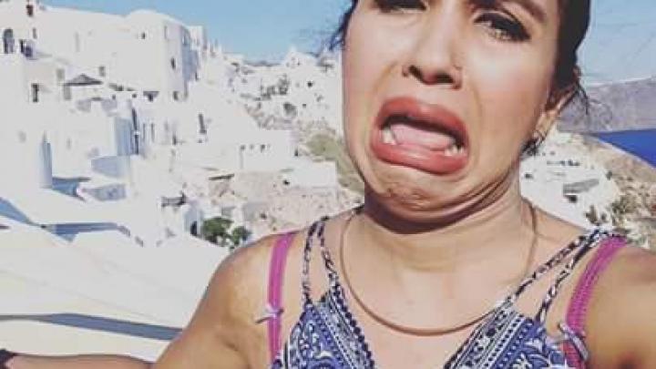 Deze vrouw maakt de grappigste selfies tijdens haar huwelijksreis Deze vrouw maakt de grappigste selfies tijdens haar huwelijksreis