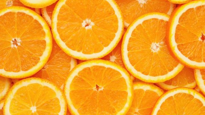 Vidéo : la meilleure manière de peler une orange Vidéo : la meilleure manière de peler une orange