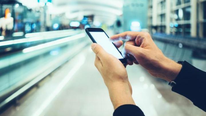 Avion: pourquoi éteindre son téléphone? Avion: pourquoi éteindre son téléphone?