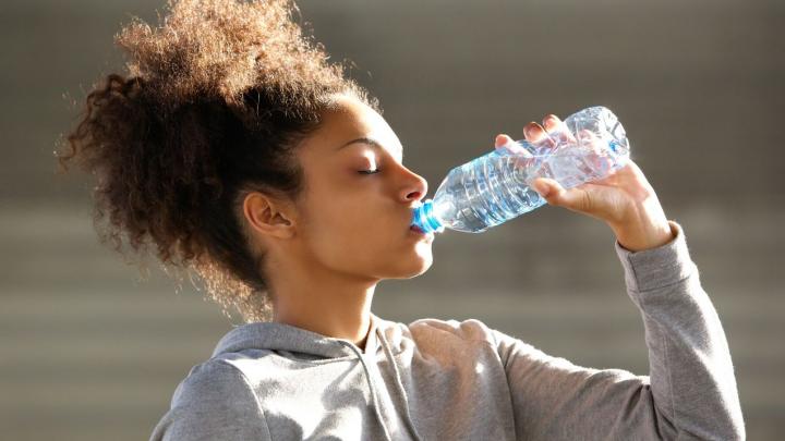 Daarom is waterflesjes hervullen geen goed idee Daarom is waterflesjes hervullen geen goed idee