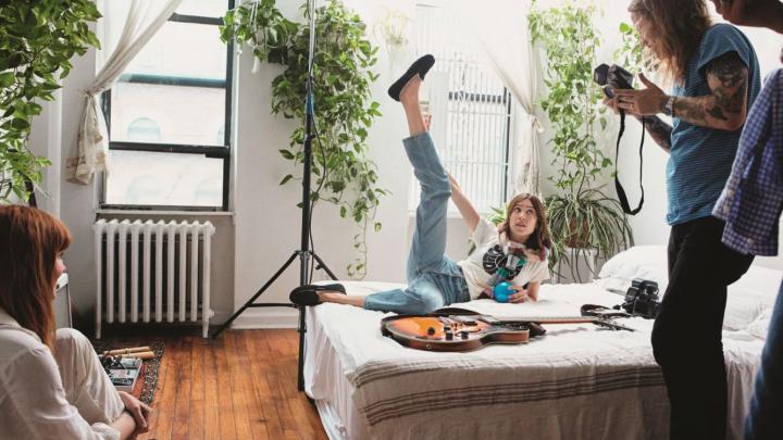 Alexa Chung gaat verrassende samenwerking aan Alexa Chung gaat verrassende samenwerking aan