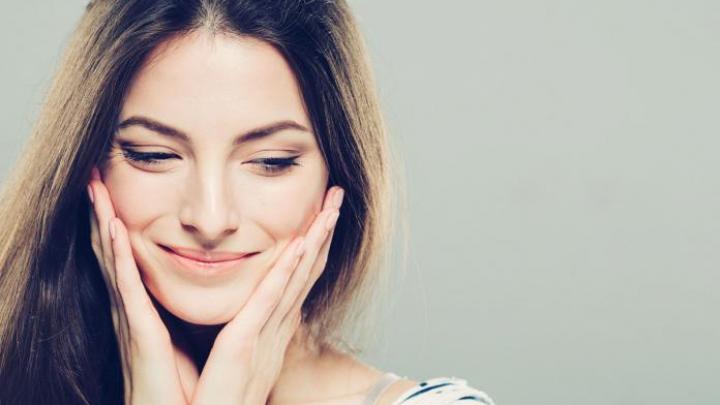 Waarom vrouwen sneller rimpels krijgen dan mannen Waarom vrouwen sneller rimpels krijgen dan mannen