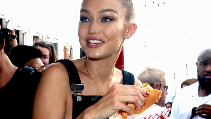 Dit is wat Gigi Hadid eet als ontbijt, lunch en avondmaal Dit is wat Gigi Hadid eet als ontbijt, lunch en avondmaal