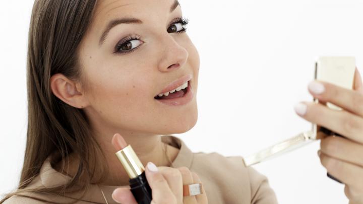 Visagiste Nanja Massy stelt haar nieuwe boek voor (en verklapt ons 3 make-up tips!) Visagiste Nanja Massy stelt haar nieuwe boek voor (en verklapt ons 3 make-up tips!)