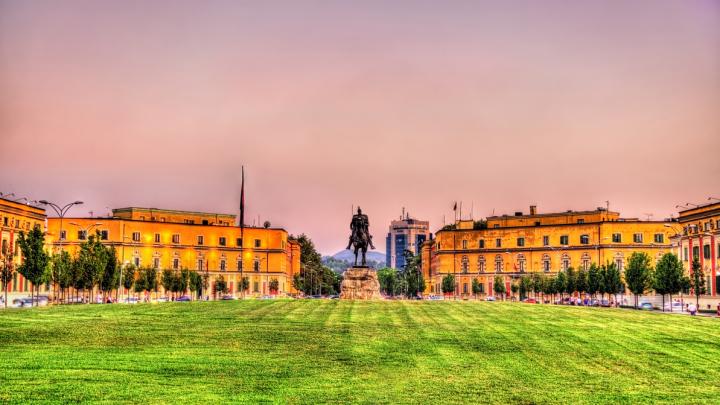 10 must-do's in Tirana, de nieuwste citytrip bestemming 10 must-do's in Tirana, de nieuwste citytrip bestemming