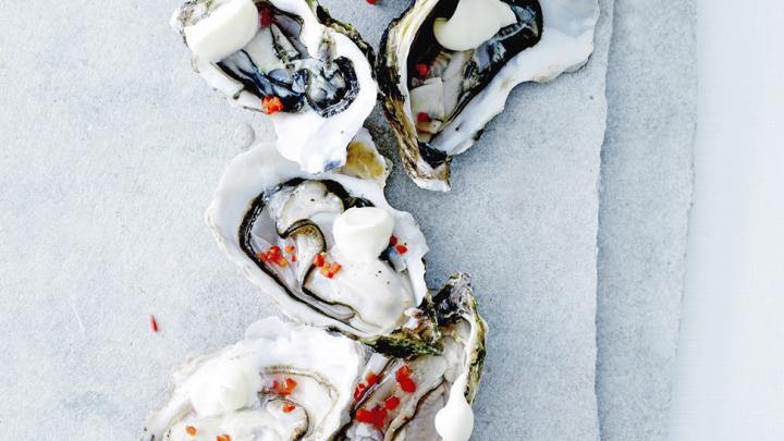 Pittig hapje: oesters met zure room en chili Pittig hapje: oesters met zure room en chili