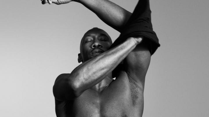 Deze gespierde acteurs showen hun lijf in nieuwe Calvin Klein campagne Deze gespierde acteurs showen hun lijf in nieuwe Calvin Klein campagne