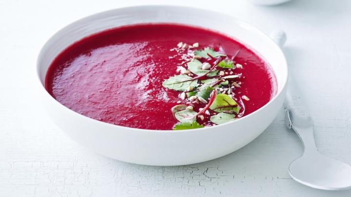 Recept: soep van rode biet en zoete aardappelen Recept: soep van rode biet en zoete aardappelen
