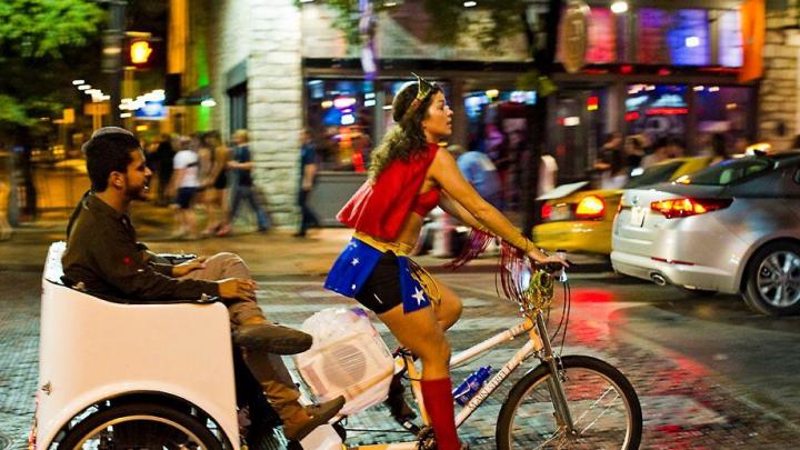 Cowgirl en Wonder Woman: onthaasten en netwerken in een Texaans hippiestadje Cowgirl en Wonder Woman: onthaasten en netwerken in een Texaans hippiestadje