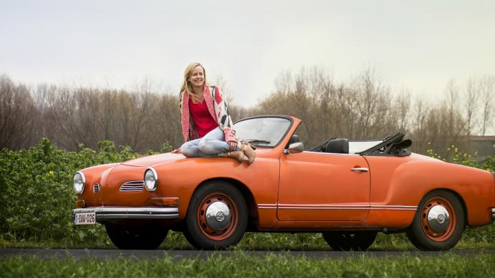 Sofie kocht een prachtige oldtimer als eerbetoon aan haar mama Sofie kocht een prachtige oldtimer als eerbetoon aan haar mama