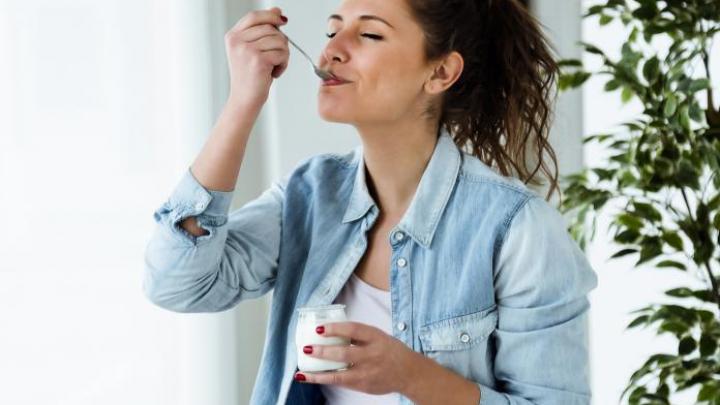 Daarom eet je maar beter dat laagje vloeistof op je Yoghurt op Daarom eet je maar beter dat laagje vloeistof op je Yoghurt op