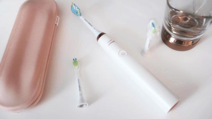 Testé: une brosse à dents électrique peut-elle vraiment changer ma routine? Testé: une brosse à dents électrique peut-elle vraiment changer ma routine?