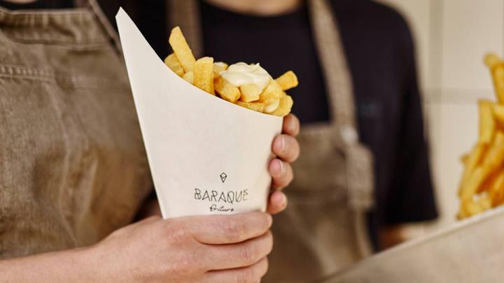 Frietjes de luxe bij Baraque Friture Frietjes de luxe bij Baraque Friture