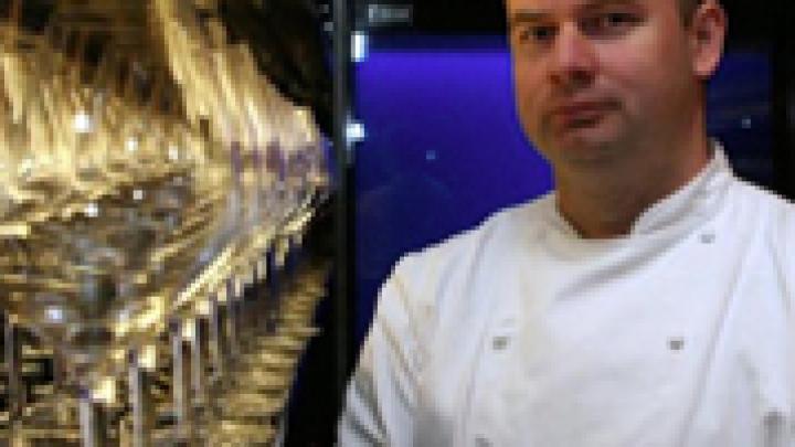 'Pastorale'-chef Bart De Pooter start luxe-brasserie in Mercedes-garage 'Pastorale'-chef Bart De Pooter start luxe-brasserie in Mercedes-garage
