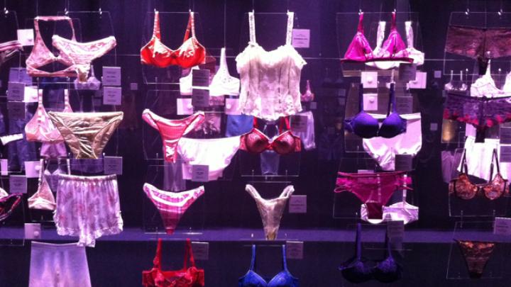 Le dessous des dessous Le dessous des dessous