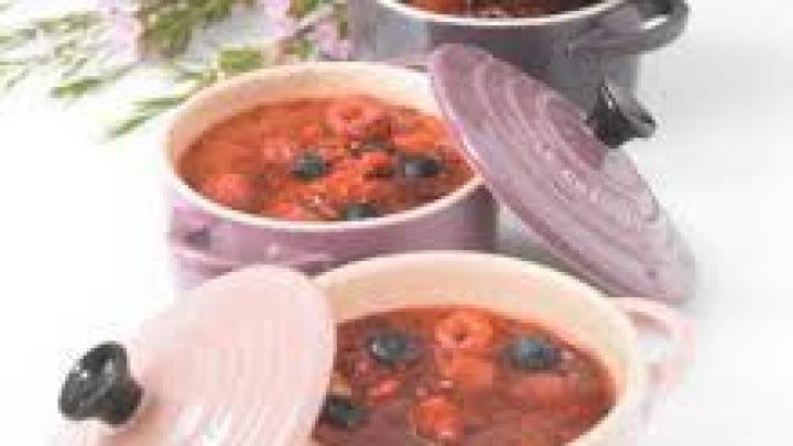 Rodevruchtensoep met knapperige ‘pralines roses' Rodevruchtensoep met knapperige ‘pralines roses'