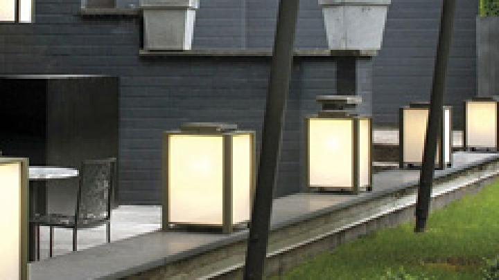 Actie: De draagbare tuinlamp 'Kabaz' van Modular, nu te koop voor 702€ in plaats van 925€. Actie: De draagbare tuinlamp 'Kabaz' van Modular, nu te koop voor 702€ in plaats van 925€.