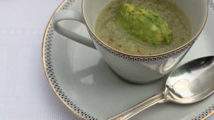 Twee zussen in de keuken Twee zussen in de keuken
