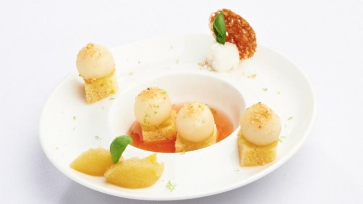 Poires doyenné, consommé de thé Forest fruit en gelée, sorbet citron vert Poires doyenné, consommé de thé Forest fruit en gelée, sorbet citron vert