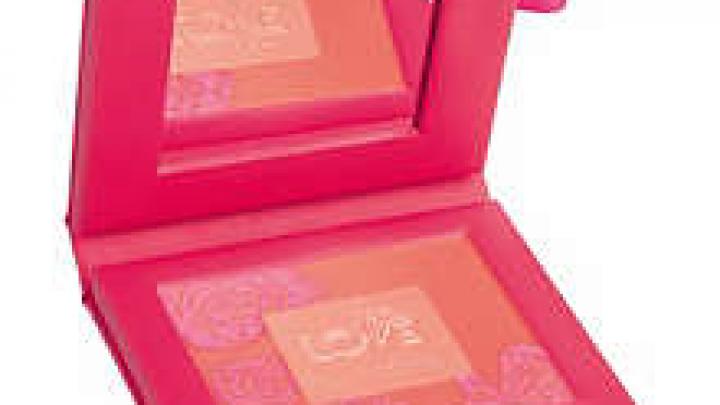 Blush in Love Blush in Love