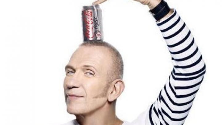 Jean Paul Gaultier prend de la bouteille Jean Paul Gaultier prend de la bouteille