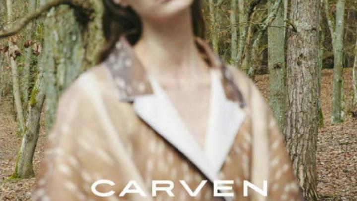 Carven schiet raak met campagnebeelden Carven schiet raak met campagnebeelden