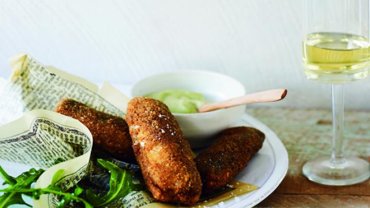 Getest en goedgekeurd: Gepaneerde sardienen met pecorino en auberginepuree Getest en goedgekeurd: Gepaneerde sardienen met pecorino en auberginepuree